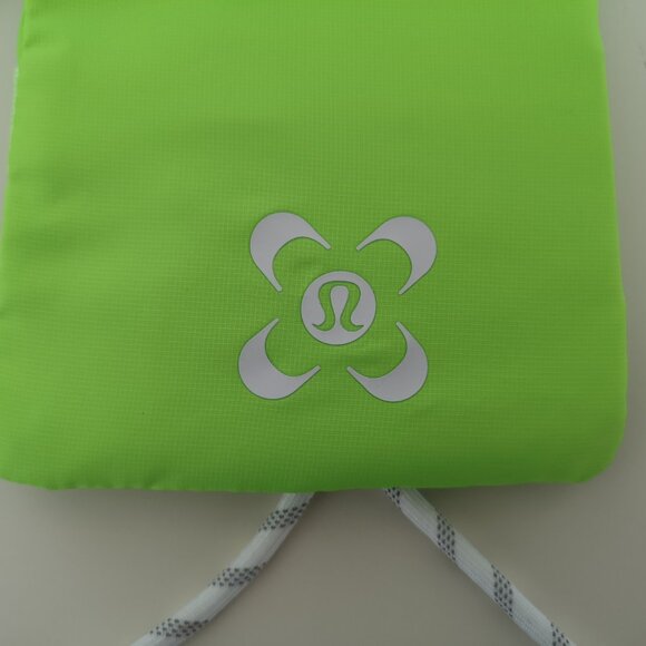 2 x NWT LULULEMON SEAWHEEZE ABTH Neon Green Play Forward Crossbody Bag 4.1"x7.8" - Picture 7 of 9